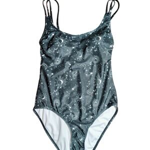 No Boundaries Gray Sun Moon Star Print One Piece Swimsuit - M (7-9) pool